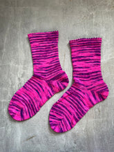 Charger l&#39;image dans la galerie, Chaussettes &quot; Rosée fluo”
