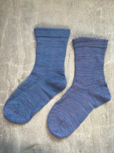 Charger l&#39;image dans la galerie, Chaussettes &quot;Cobalt”
