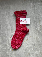 Load image into Gallery viewer, Chaussettes enfant "Fraises”
