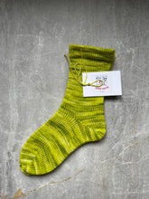Load image into Gallery viewer, Chaussettes enfant "Pomme verte”
